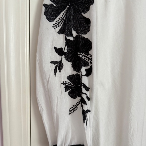 Chico's lightweight tunic top with embroidery - Boho, Peasant style SZ 12 - Picture 2 of 5